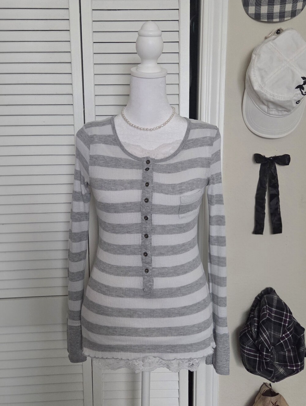 Gray & White 2000s Striped Long Sleeve Henley Top